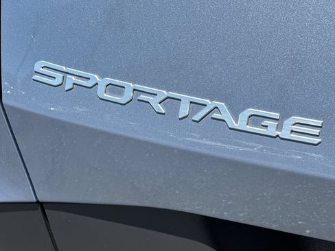 Used 2025 Kia Sportage LX FWD image 13