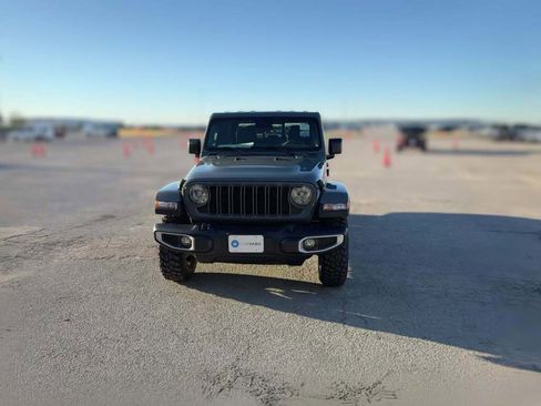 New 2025 Jeep Gladiator Sport image 2