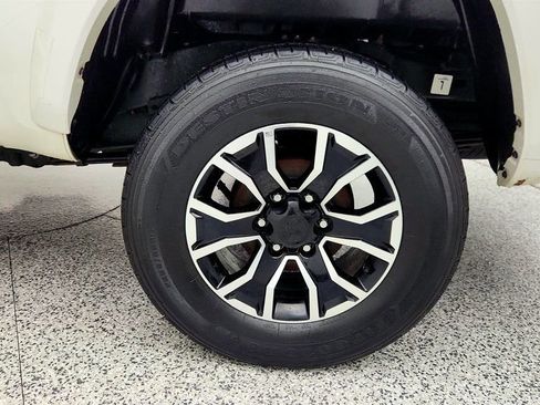 Used 2022 Toyota Tacoma TRD Sport w/ TRD Premium Sport Package image 9