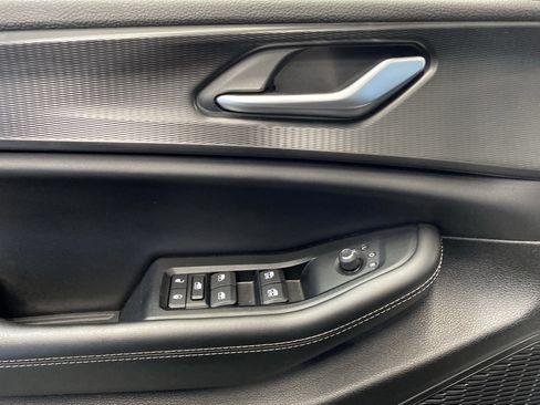 Used 2023 Jeep Grand Cherokee L Laredo image 11