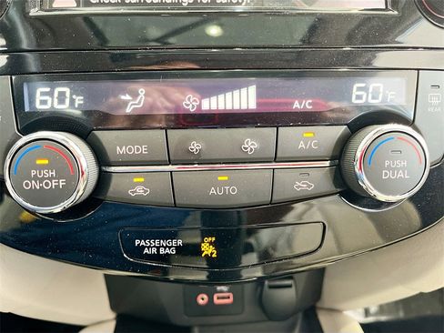 Used 2021 Nissan Rogue Sport SL w/ Premium Package image 16