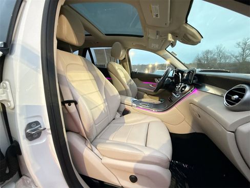 Used 2020 Mercedes-Benz GLC 300 4MATIC w/ Parking Assistance Package image 21