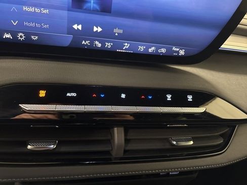 Used 2025 Buick Enclave Preferred image 24