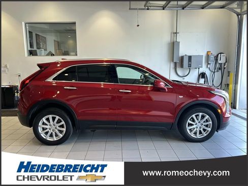 Used 2022 Cadillac XT4 Luxury w/ Cold Weather Package AWD/4WD image 2