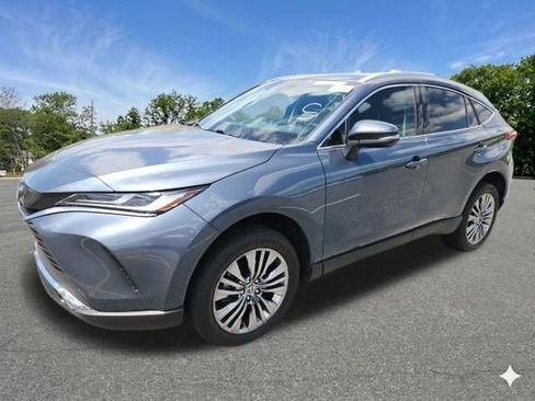 Used 2024 Toyota Venza XLE AWD/4WD image 4