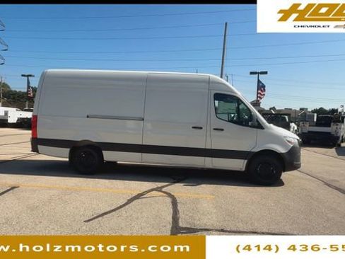 Used 2025 Mercedes-Benz Sprinter 2500 image 9