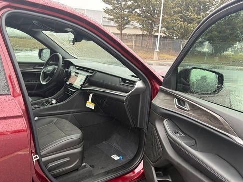 New 2026 Jeep Grand Cherokee Laredo image 26