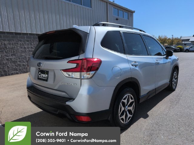 Used 2023 Subaru Forester Premium AWD/4WD image 3