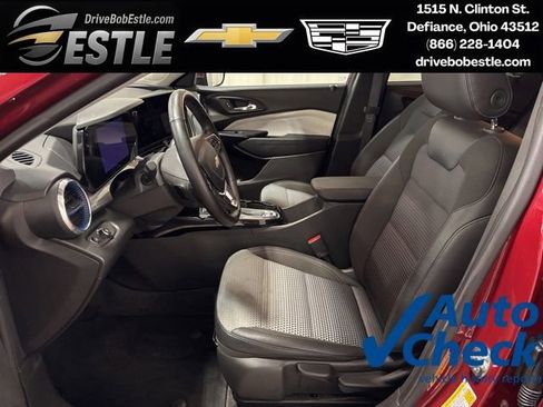 Used 2025 Chevrolet Trax LT w/ LT Convenience Package FWD image 10