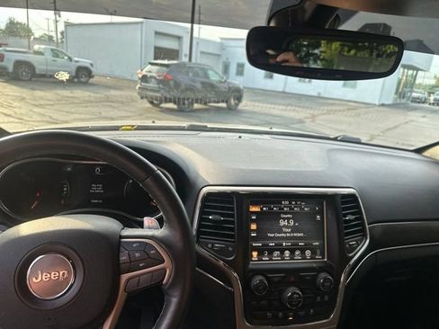 Used 2017 Jeep Grand Cherokee Limited AWD/4WD image 13