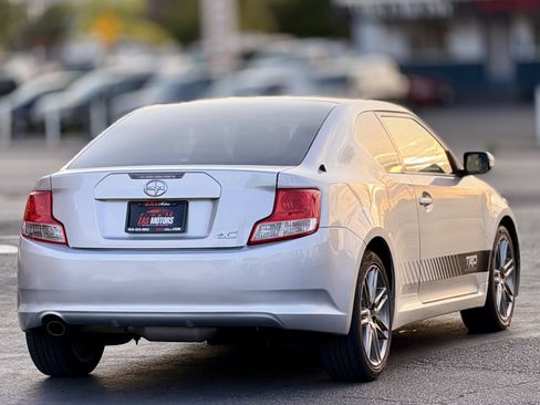 Used 2013 Scion tC FWD image 9