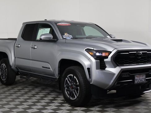 Used 2024 Toyota Tacoma TRD Sport AWD/4WD image 3