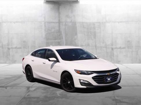 Used 2024 Chevrolet Malibu LT FWD image 2