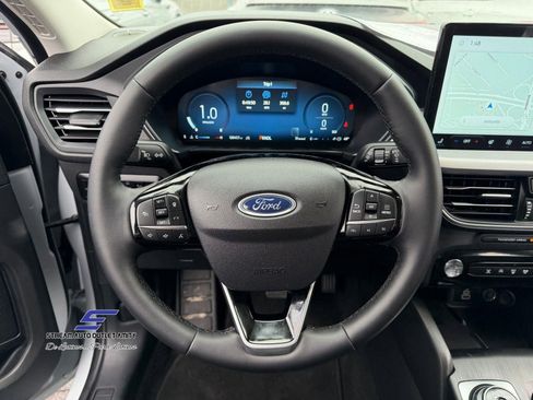 Used 2025 Ford Escape Platinum AWD/4WD image 27