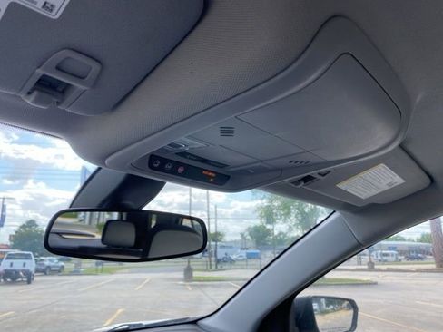 Used 2019 Chevrolet Equinox LS image 36