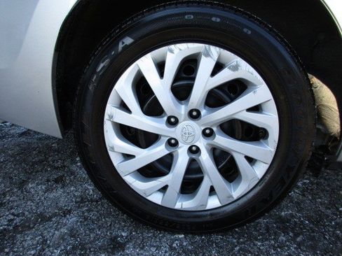 Used 2019 Toyota Corolla LE FWD image 9