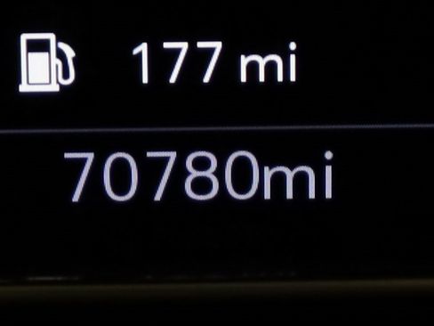 Used 2021 GMC Yukon Denali w/ Denali Premium Package image 24