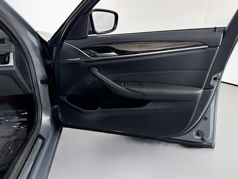 Used 2023 BMW 530i w/ Convenience Package RWD image 23