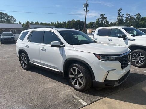 Used 2025 Honda Pilot Touring image 7