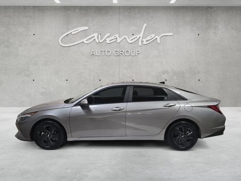 Used 2022 Hyundai Elantra SEL w/ Cargo Package image 13