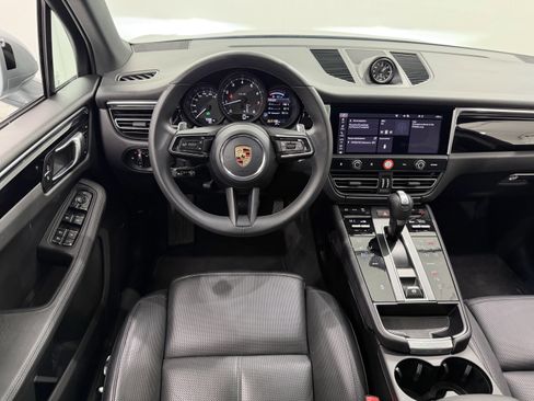Certified 2025 Porsche Macan image 25