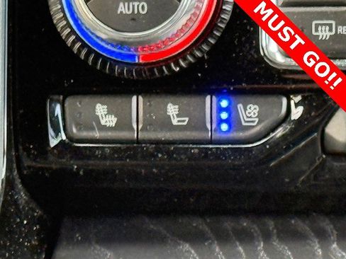 Used 2022 GMC Yukon Denali w/ Advanced Technology Package image 27