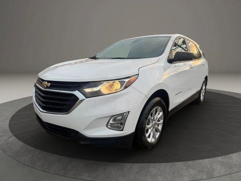 Used 2020 Chevrolet Equinox LS w/ LS Convenience Package image 1