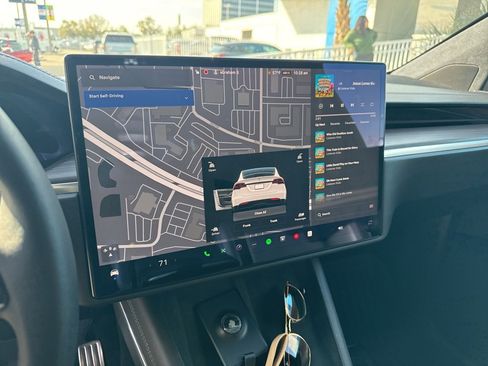 Used 2024 Tesla Model X Base image 22