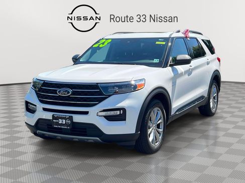Used 2023 Ford Explorer XLT w/ Equipment Group 202A AWD/4WD image 2