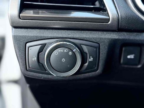 Used 2018 Ford Fusion SE w/ Equipment Group 602A FWD image 19