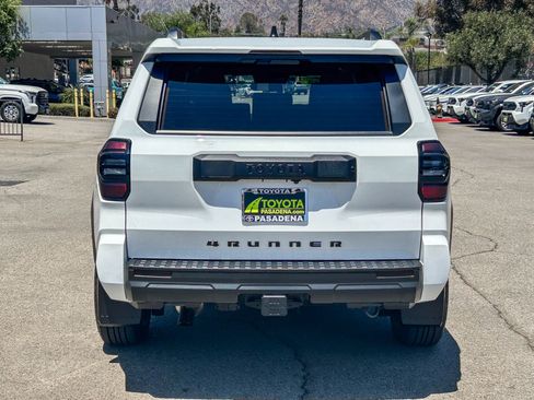 Used 2025 Toyota 4Runner SR5 AWD/4WD image 7