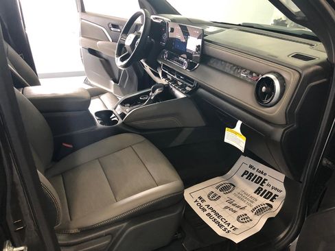 Used 2025 Chevrolet Colorado ZR2 w/ Midnight Edition image 14