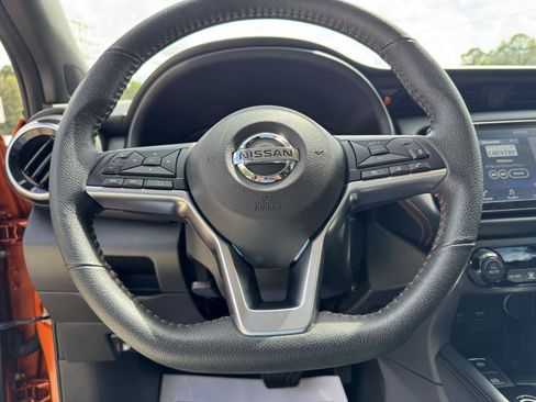Used 2021 Nissan Kicks SR FWD image 3