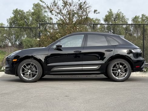 Used 2025 Porsche Macan image 2
