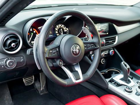 Used 2023 Alfa Romeo Giulia Veloce AWD/4WD image 21