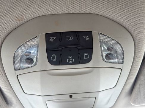 Used 2023 Chrysler Pacifica Touring-L FWD image 36