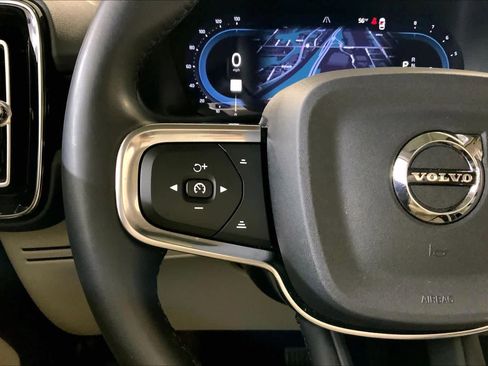 Used 2023 Volvo XC40 B5 Ultimate w/ Protection Package Premier image 24