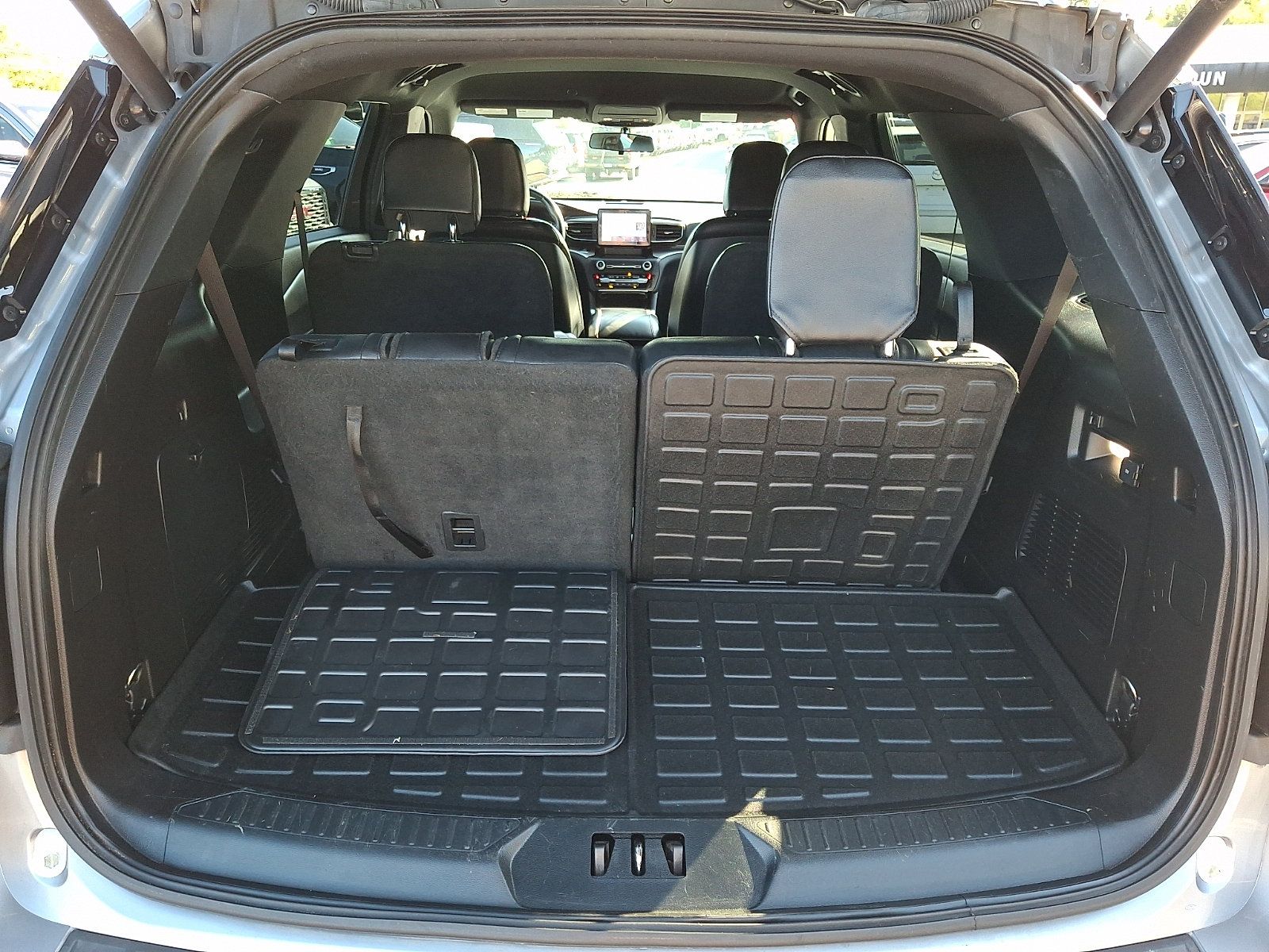 Used 2020 Ford Explorer XLT w/ Equipment Group 202A AWD/4WD image 28