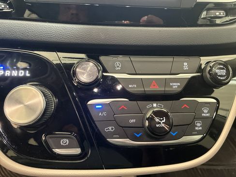 Used 2020 Chrysler Voyager LX w/ Cold Weather Group FWD image 16