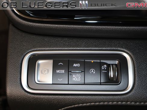 Certified 2025 Buick Enclave Avenir image 32