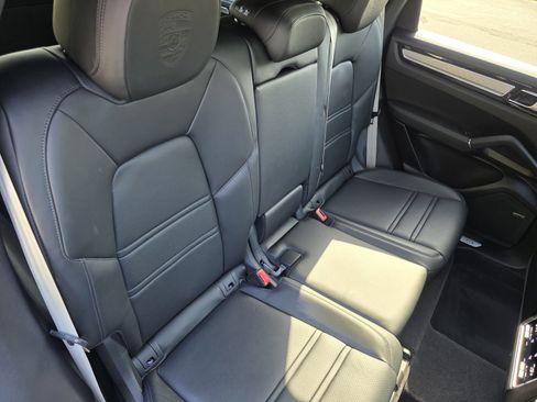 Used 2023 Porsche Cayenne Platinum Edition AWD/4WD image 25