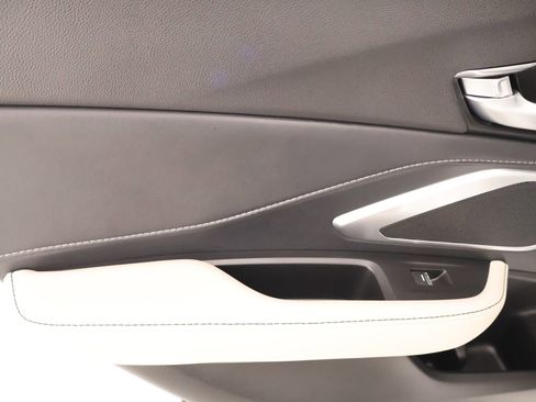 Used 2025 Acura RDX SH-AWD image 17