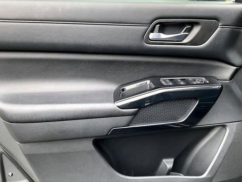 Used 2022 Nissan Pathfinder SV image 24