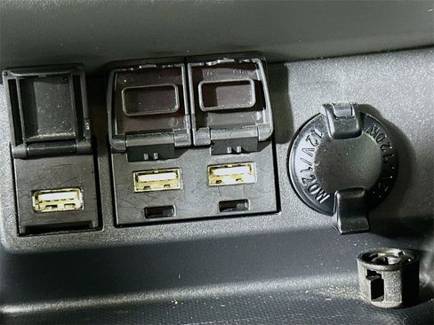 Used 2021 Toyota Highlander XLE image 32