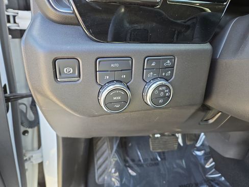 Used 2024 GMC Sierra 1500 SLT image 19