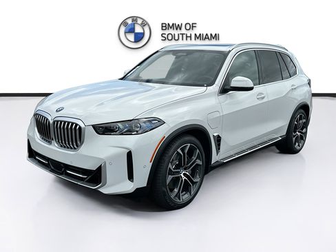 New 2026 BMW X5 xDrive50e w/ Executive Package AWD/4WD image 3