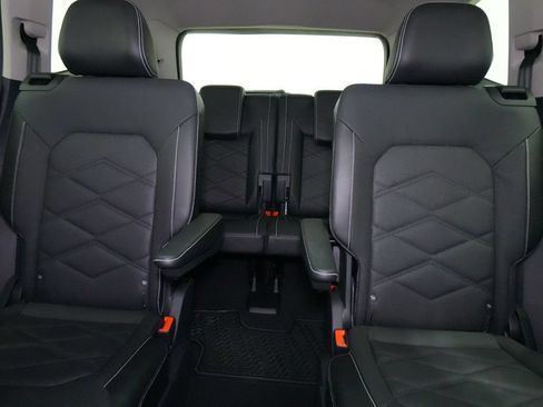 Used 2024 Volkswagen Atlas SE AWD/4WD image 16