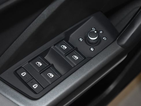 Certified 2025 Audi Q3 2.0T Premium w/ Convenience Package image 5