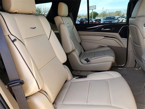 Used 2023 Cadillac Escalade Premium Luxury image 19