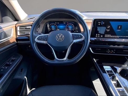 Used 2024 Volkswagen Atlas SE FWD image 5